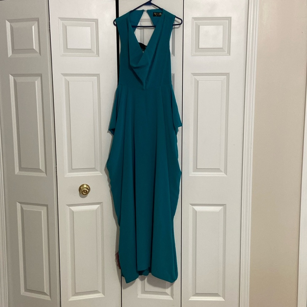 A very modern and high end luxury gown from  Alice and Olivia clothing line!